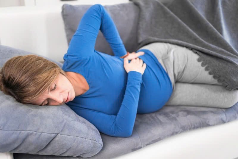 Nguyên nhân và cách khắc phục đau hông khi ngủ