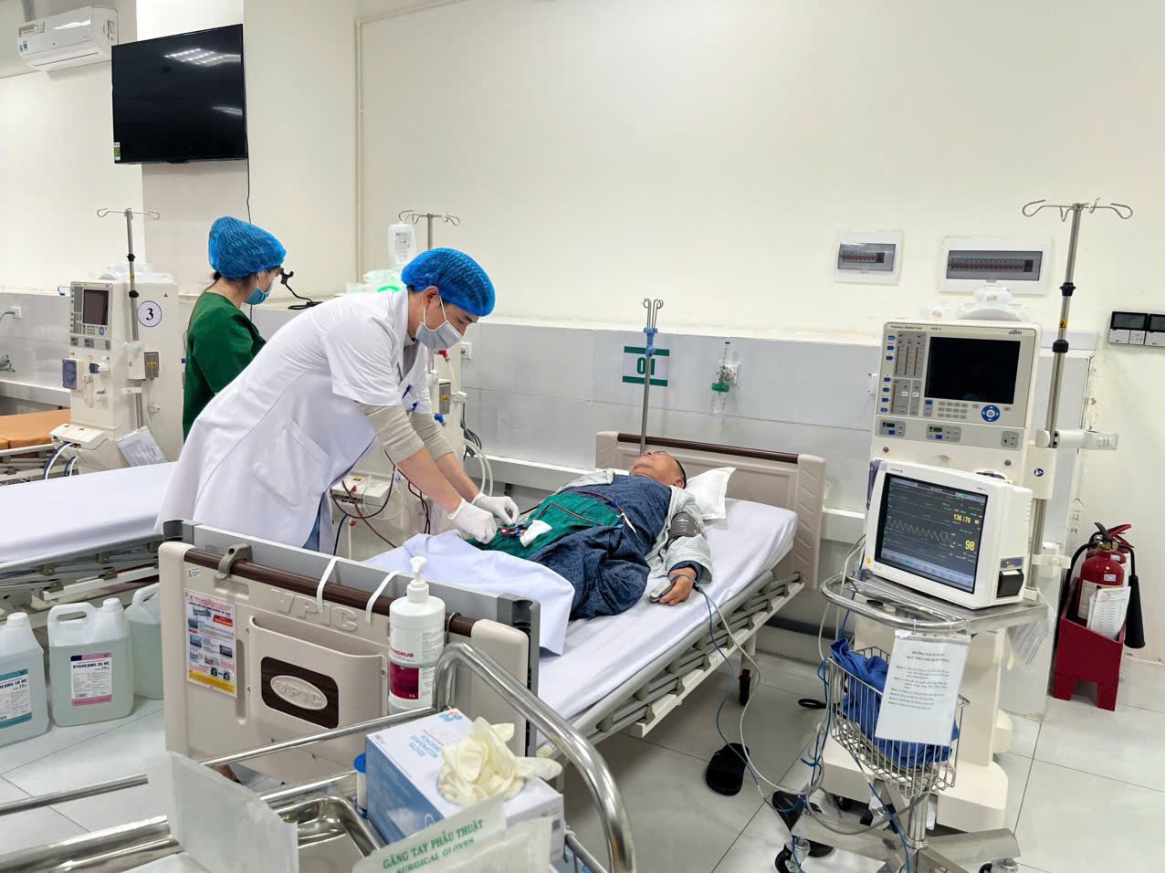 LỌC MÁU CẤP CỨU TẠI BỆNH VIỆN THÁI BÌNH