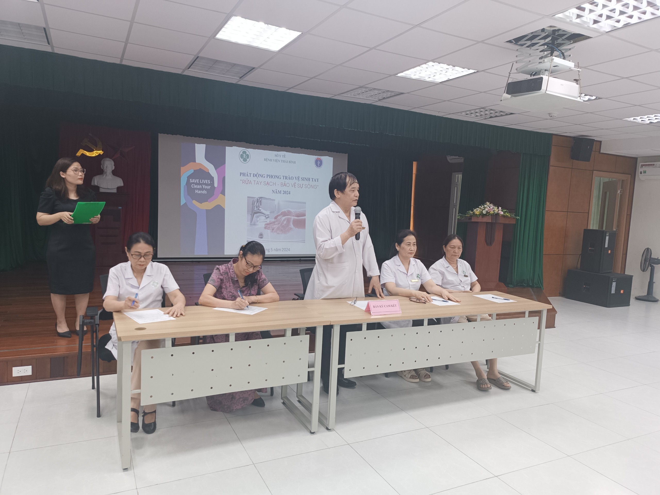 Lễ phát động phong trào hưởng ứng ngày thế giới vệ sinh tay và Khai mạc lớp tập huấn KSNK Bệnh viện Thái Bình